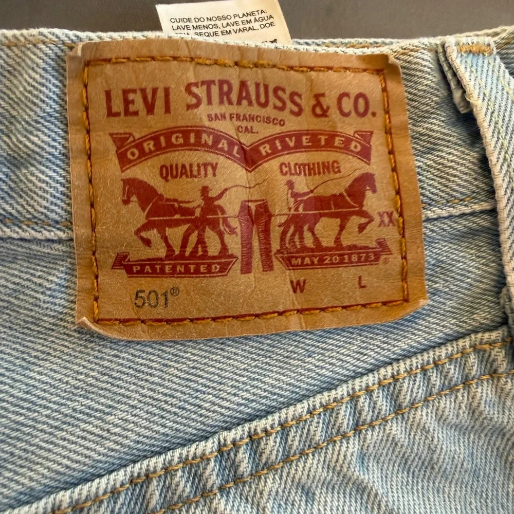 Levi's 501 Cut Off Denim Shorts Women 24 Light‎ Wash
